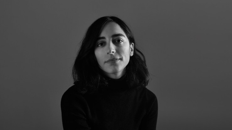 La identitat estrangera